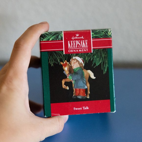 Keepsake ornament Sweet talk a foal and a boy - Picture 6 of 11